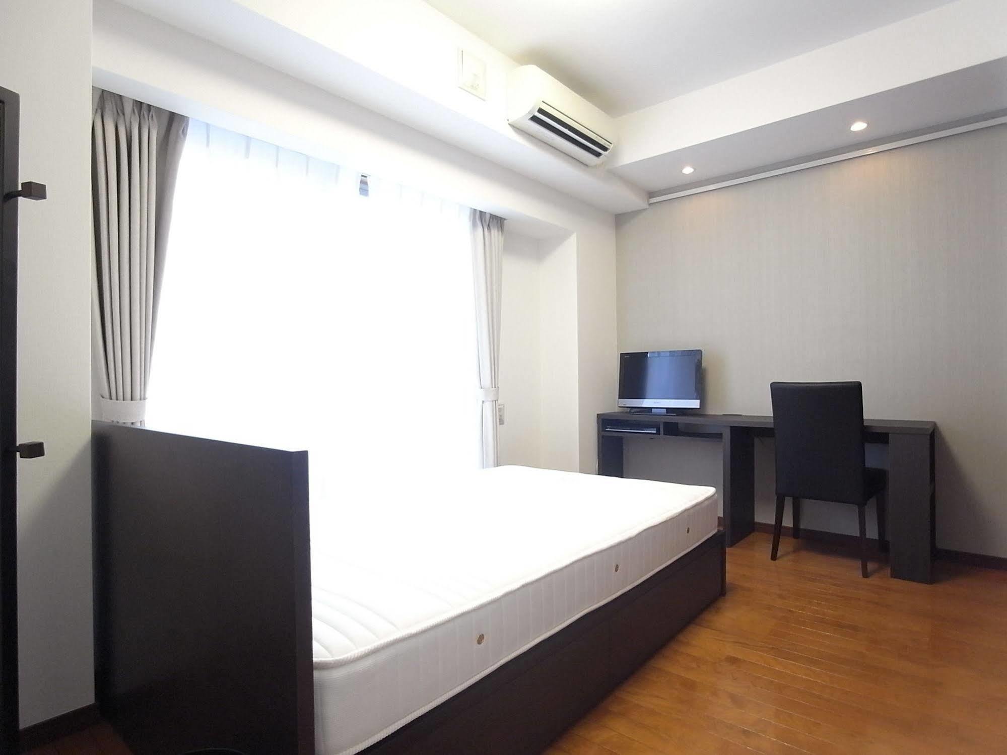 Palace Studio Shinjuku Tochomae Токио Экстерьер фото
